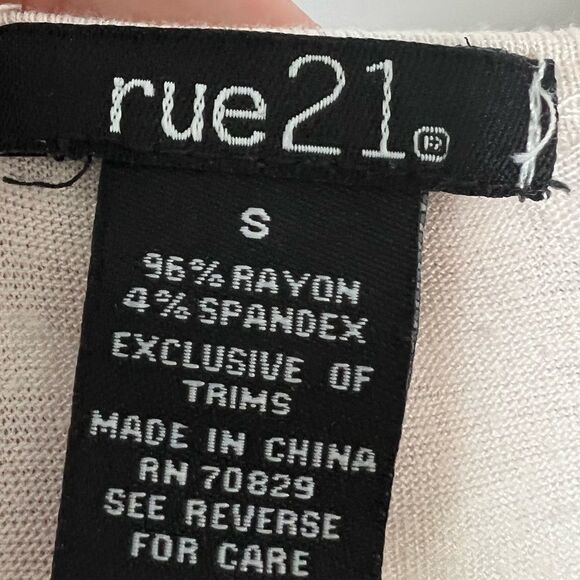 Rue 21 Cream Cold-Shoulder Cut Top - Picture 3 of 3